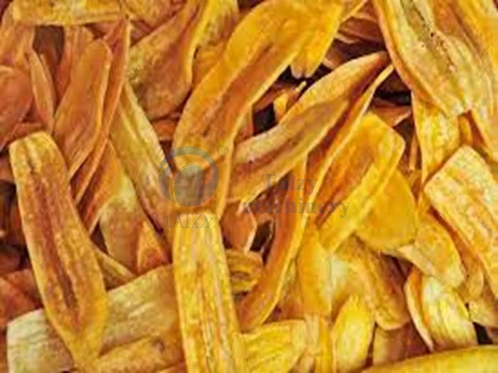 Longues lanières de chips de banane